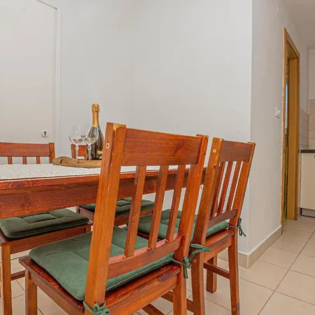 Lovely In With Wifi Brodarica (Sibenik-Knin)