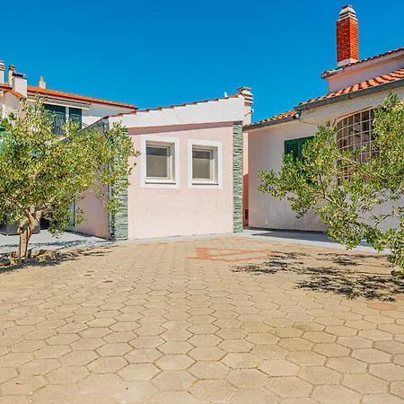 Lovely In With Wifi Brodarica (Sibenik-Knin)