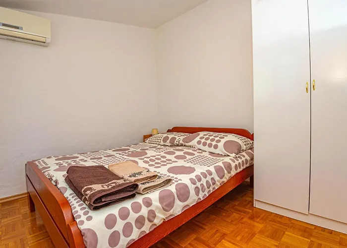 Lovely In With Wifi Apartman